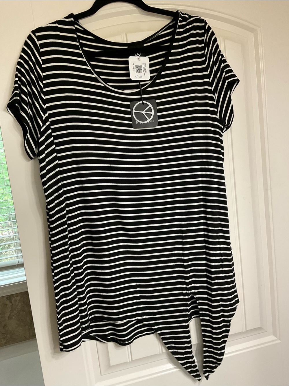 NWT Women’s Black & White Striped Tie-Hem Tee Size XL - Picture 3 of 7